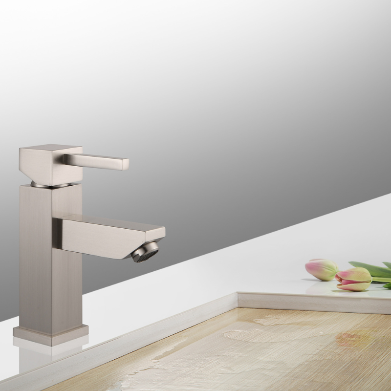 Modern Single Hole Faucet with Drain