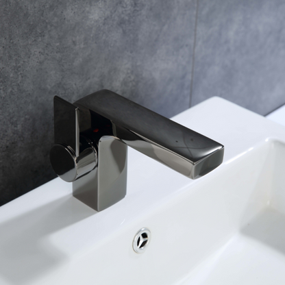 Modern Single Hole Faucet with Drain