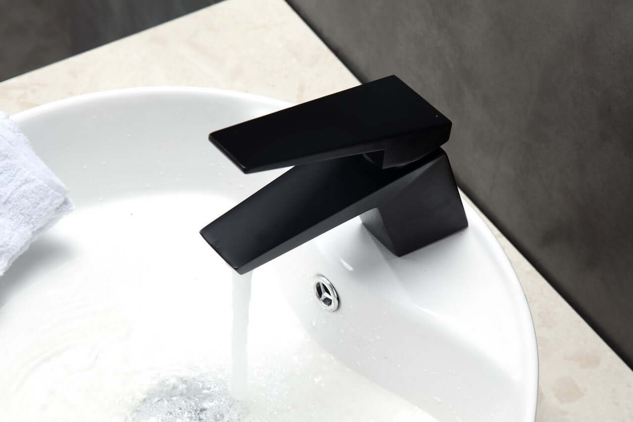 Aqua Siza Single Lever Modern Bathroom Vanity Faucet